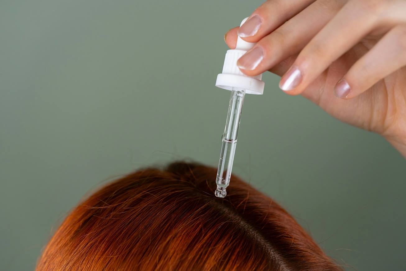 Ölen von trockenem oder nassem Haar – was ist die richtige Wahl?
